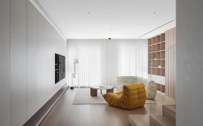 Cas de design d’intérieur complet | Abondance d’éléments en bois, pour une texture douce et chaleureuse