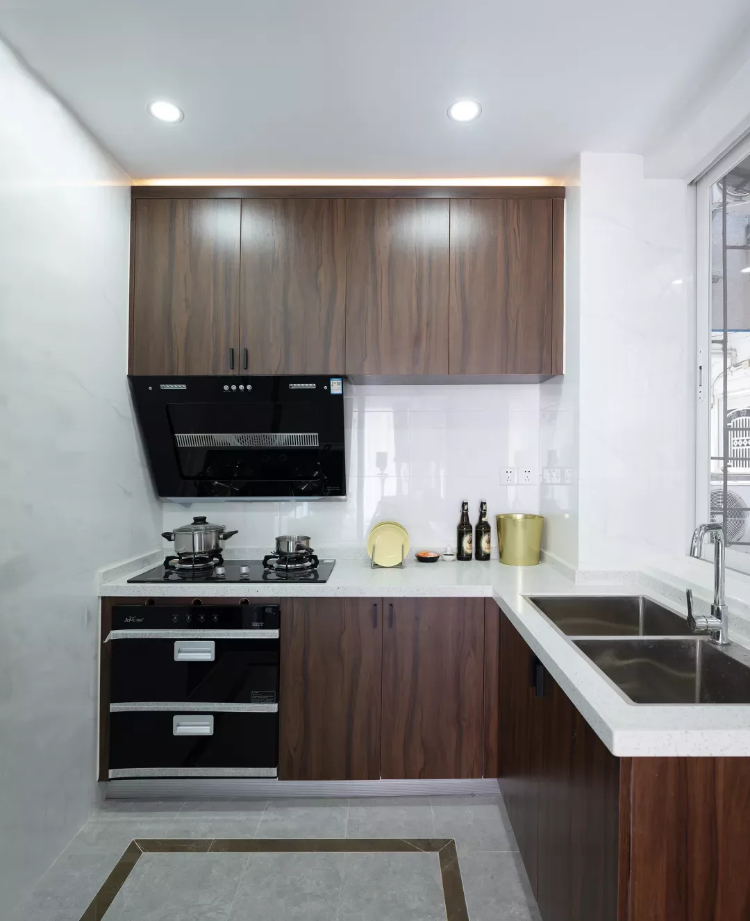 78平尿·åç°ä»£é£ï¼äºå±
å®¤æ¹æä¸é´å§å®¤å¯ç®æ¯ç§°å¿å¦æäº